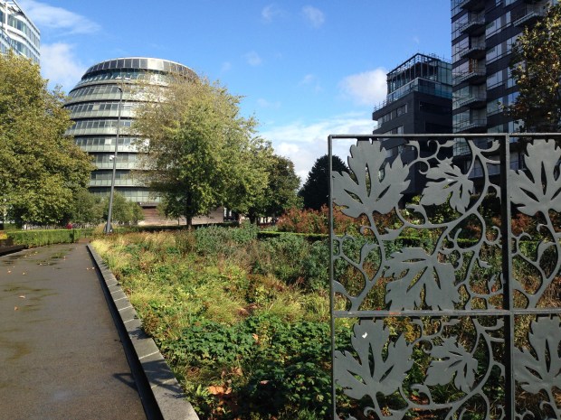 Interesting Screen at Potters Fields Park, London
