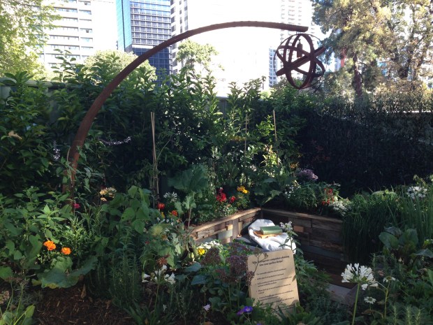 'Urban Oasis' Achievable Garden by Veronica Bosque. Janna Schreier