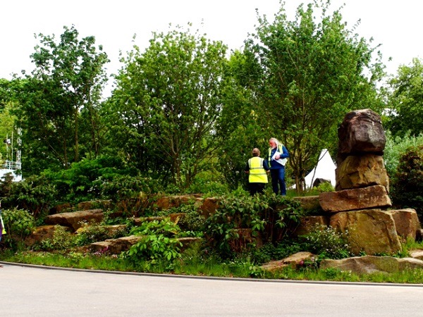 Dan Pearson's Chelsea garden rock placement