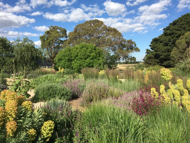 A clear connection to the surrounding landscape can be seen