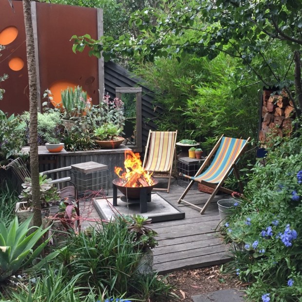 Everything seems so effortless in this garden; I love the use of so many natural materials. Photo: Steven Wells