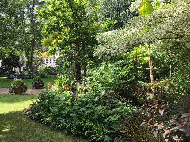 Just stunning textures in this planting, with beautifully naturalistic placing of plants